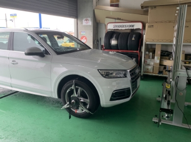 アウディの整備作業風景