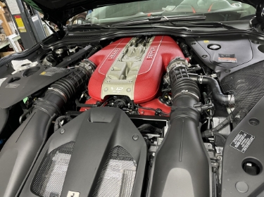 整備・点検中のフェラーリ