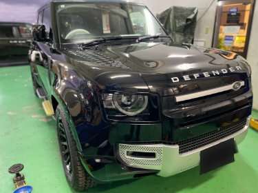 整備中のランドローバー