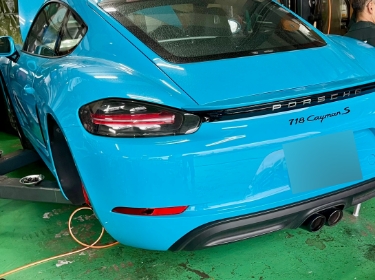 ポルシェの点検作業